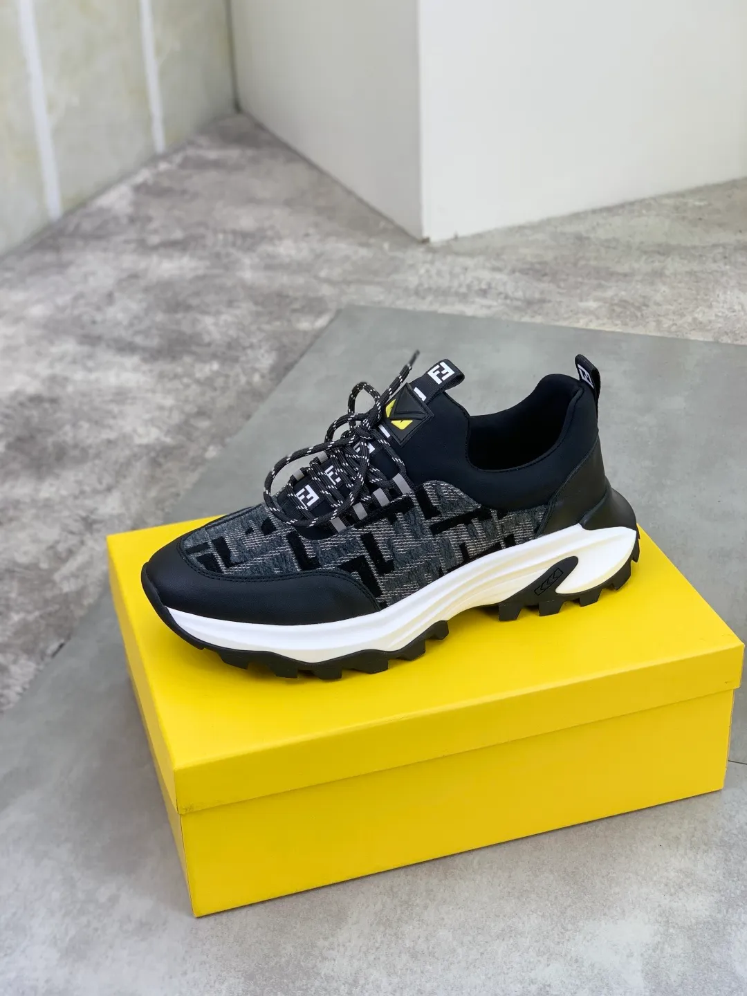 ​Men's shoes 💰P440 💰【New】Little monster 🆘 New FENDI 🕶️🕶️Simple routing effect, showing an elegant and cool driving shoe 🎬Using imported calfskin + first-layer pigskin lining🐂Excellent material🎬Detailed workmanship 🤗Comfortable foot feel➰➰. ​Pair it with any outfit to show your taste and temperament, low-key luxury ♻️Design ​simple and elegant ​noble and fashionable 🍃​Very loved and favored by trendy men 💓❤️Size: 38-44 (45 customized) 3️⃣ colors available